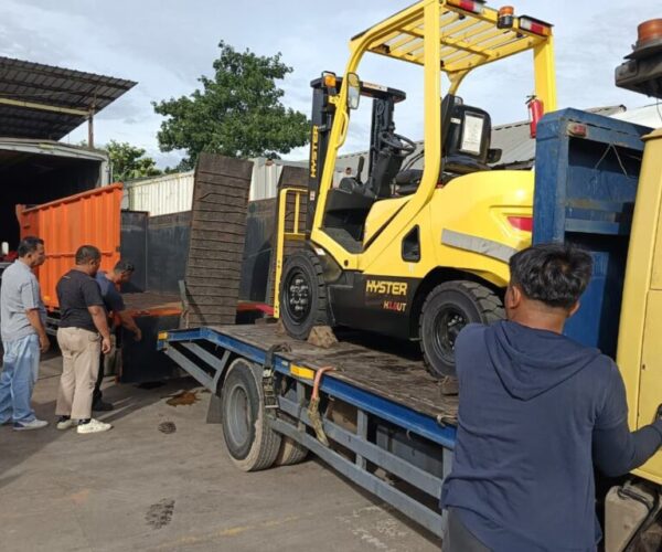 Galeri Dunia Forklift Indonesia (18) Galeri Dunia Forklift Indonesia (18)
